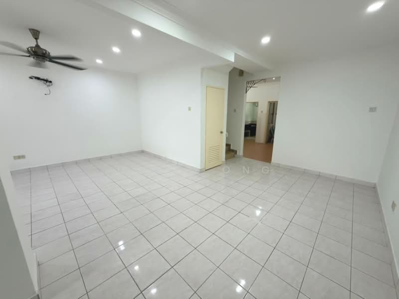 2-storey Terraced House for Sale in Saujana Damansara (Damansara Damai) - Davis Ong - Living Room - PropertyGuru.com.my