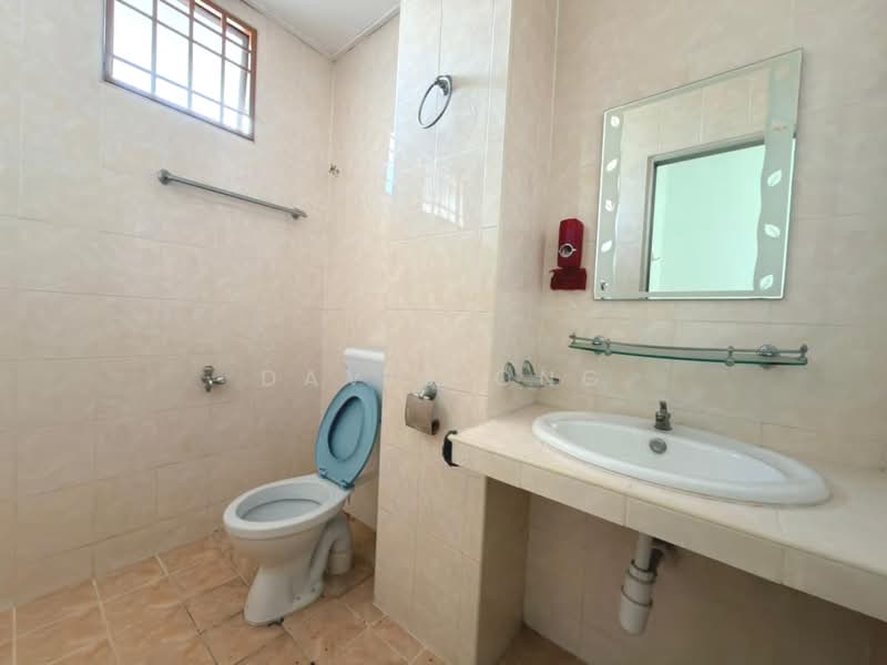 2-storey Terraced House for Sale in Saujana Damansara (Damansara Damai) - Davis Ong - Bathroom - PropertyGuru.com.my