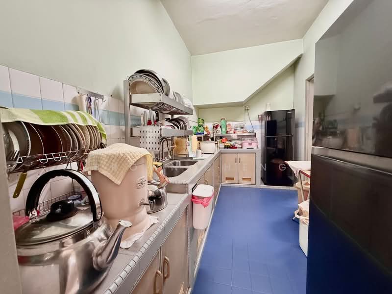 2-storey Terraced House for Sale in Taman Ungku Tun Aminah (Skudai) - Brown Cheng - Kitchen - PropertyGuru.com.my