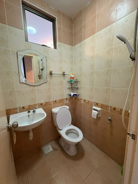 Banglo Pautan untuk Disewa di Taman Austin Perdana (Tebrau) - Rain Ng - Bathroom - PropertyGuru.com.my
