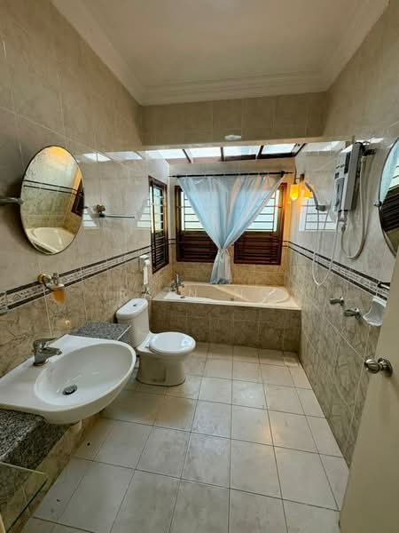 Banglo Pautan untuk Disewa di Taman Austin Perdana (Tebrau) - Rain Ng - Bathroom - PropertyGuru.com.my