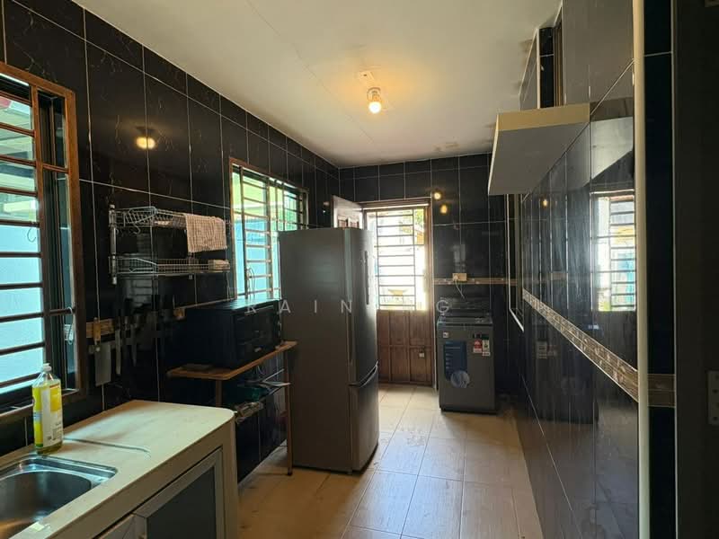 Banglo Pautan untuk Disewa di Taman Austin Perdana (Tebrau) - Rain Ng - Kitchen - PropertyGuru.com.my