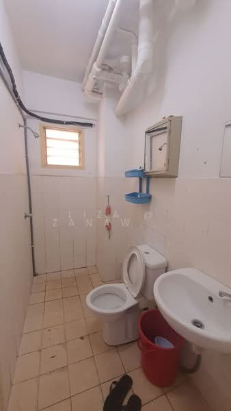 Apartment for Rent at Pangsapuri Sri Cempaka - Liza @ Zanawati Abu Bakar - Bathroom - PropertyGuru.com.my
