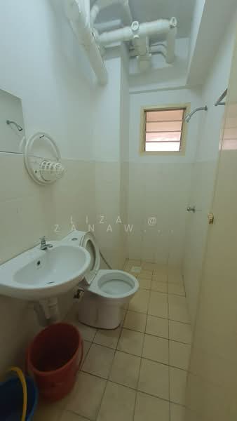 Apartment for Rent at Pangsapuri Sri Cempaka - Liza @ Zanawati Abu Bakar - Bathroom - PropertyGuru.com.my