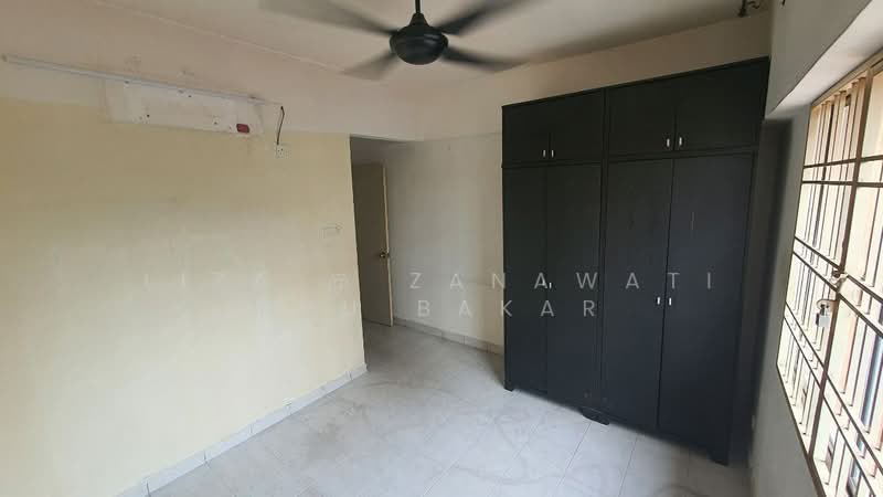 Apartment for Rent at Pangsapuri Sri Cempaka - Liza @ Zanawati Abu Bakar - Bedroom - PropertyGuru.com.my