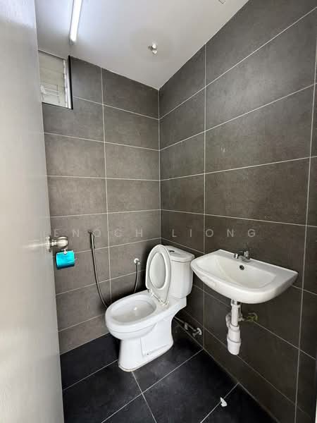 Servis Apartment untuk Disewa di Midas @ Seri Alam - Enoch Liong - Bathroom - PropertyGuru.com.my