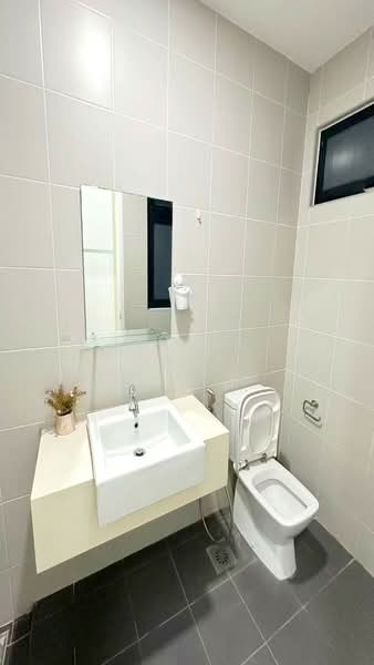 Servis Apartment untuk Disewa di Meridin Suites @ The Meridin - Kelvin Chee - Bathroom - PropertyGuru.com.my