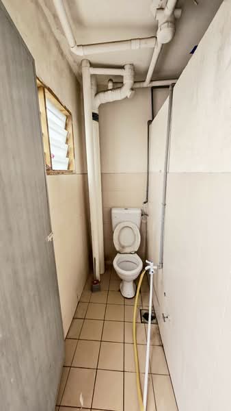 Rumah Flat untuk Dijual di Pudu Impian 1 - Ben Mok - Bathroom - PropertyGuru.com.my