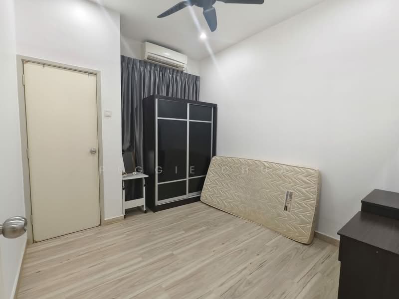 Rumah Teres 2 Tingkat untuk Disewa di Taman Desa Tebrau (Tebrau) - Peggie Chua - Bedroom - PropertyGuru.com.my