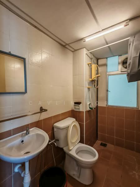Kondominium untuk Disewa di Casa Prima Condominium - Cavlin Por - Bathroom - PropertyGuru.com.my