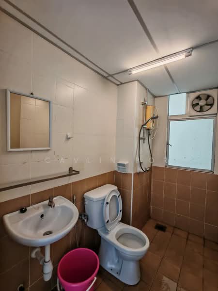 Kondominium untuk Disewa di Casa Prima Condominium - Cavlin Por - Bathroom - PropertyGuru.com.my