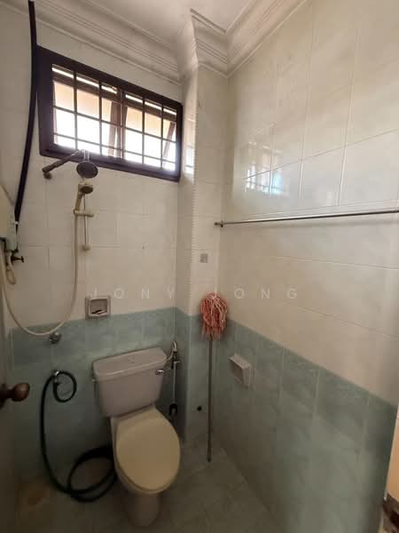 Rumah Berkembar untuk Disewa di Taman Perling (Perling) - Jony Jong - Bathroom - PropertyGuru.com.my