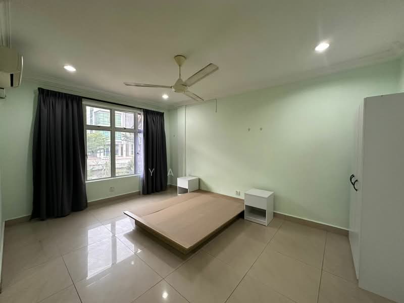 For Rent - Landed house - master room w/ toilet