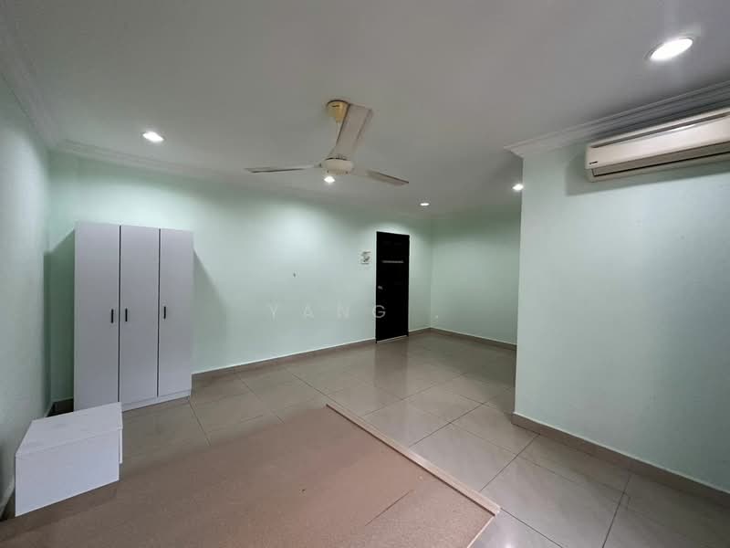 For Rent - Landed house - master room w/ toilet