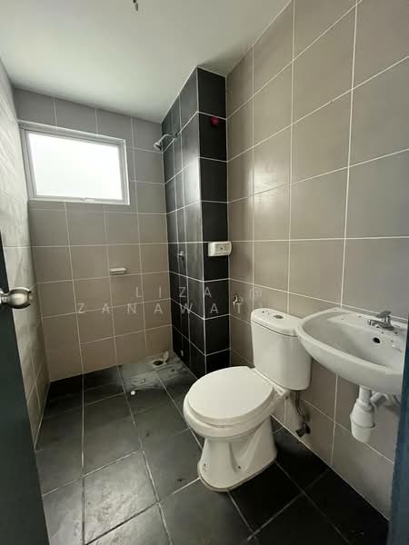 Townhouse for Sale in Dengkil (Selangor) - Liza @ Zanawati Abu Bakar - Bathroom - PropertyGuru.com.my