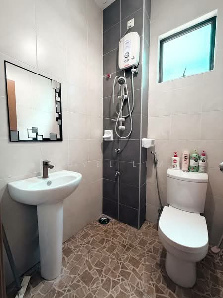 Rumah Teres untuk Dijual di Taman Laguna (Johor Bahru) - Jovel Lim - Bathroom - PropertyGuru.com.my