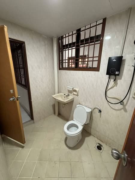 Rumah Teres 2 Tingkat untuk Dijual di Taman Desa Cemerlang (Ulu Tiram) - Joyce Ong - Bathroom - PropertyGuru.com.my