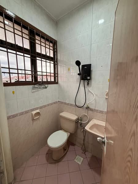Rumah Teres 2 Tingkat untuk Dijual di Taman Desa Cemerlang (Ulu Tiram) - Joyce Ong - Bathroom - PropertyGuru.com.my