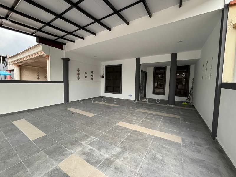 Rumah Teres 2 Tingkat untuk Dijual di Taman Desa Cemerlang (Ulu Tiram) - Joyce Ong - Exterior - PropertyGuru.com.my