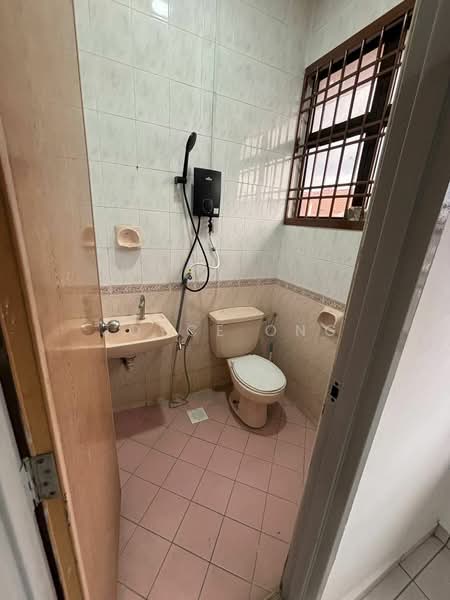 Rumah Teres 2 Tingkat untuk Dijual di Taman Desa Cemerlang (Ulu Tiram) - Joyce Ong - Bathroom - PropertyGuru.com.my