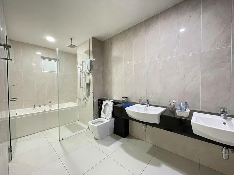 Service Residence for Sale at Paragon Residences @ Straits View - Nat Sin - Bathroom - PropertyGuru.com.my