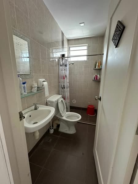 Kondominium untuk Dijual di Coastal Tower - Hong . - Bathroom - PropertyGuru.com.my