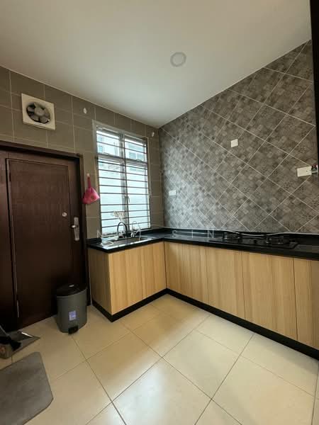 Rumah Teres 2.5 Tingkat untuk Dijual di Taman Scientex Senai (Senai) - Nat Sin - Kitchen - PropertyGuru.com.my