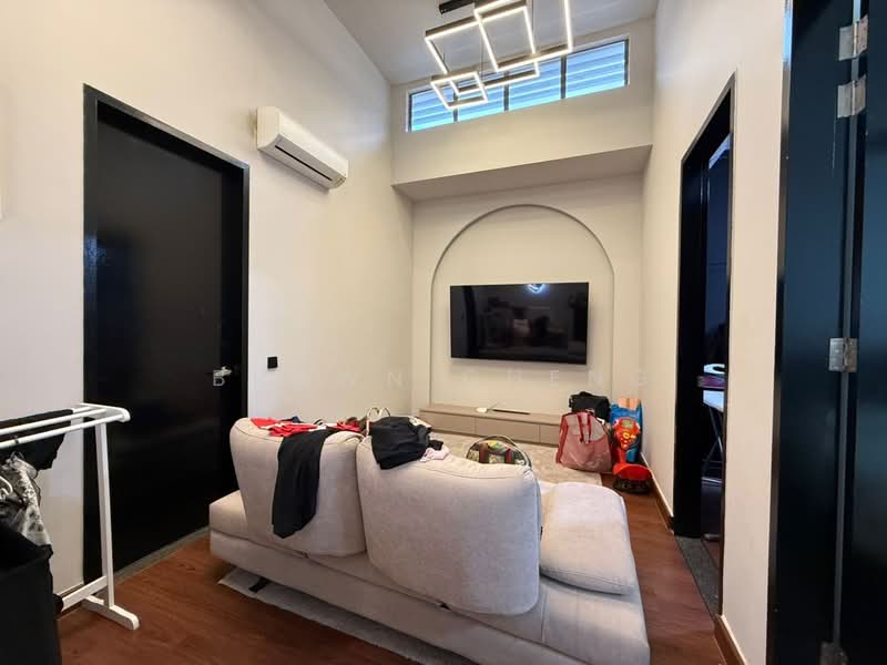 Rumah Teres 2 Tingkat untuk Dijual di Setia Tropika (Johor Bahru) - Brown Cheng - Living Room - PropertyGuru.com.my