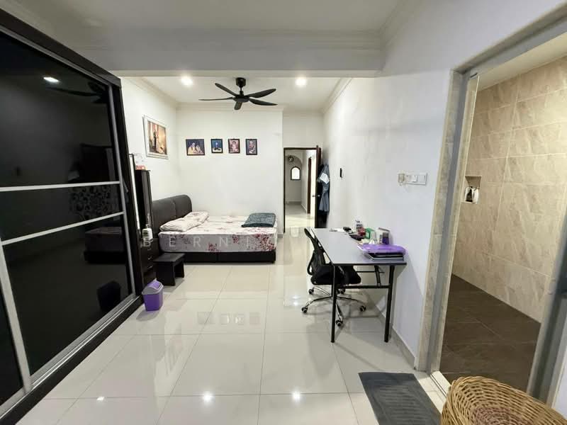 Rumah Teres 1 Tingkat untuk Dijual di Taman Rinting (Masai) - Bernice Gan - Bedroom - PropertyGuru.com.my