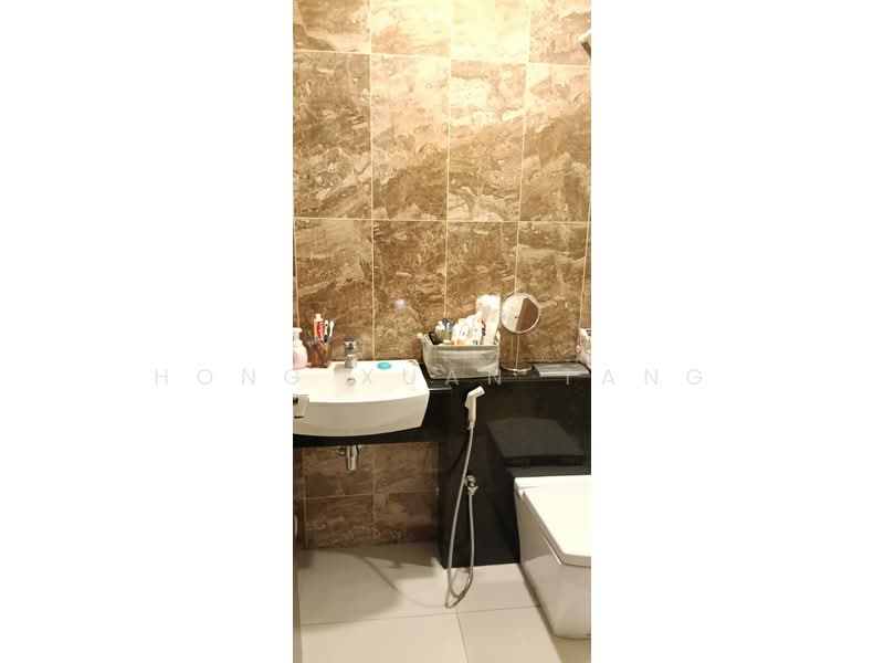 Servis Apartment untuk Disewa di Paragon Suites @ CIQ - Hong Xuan Tang - Bathroom - PropertyGuru.com.my