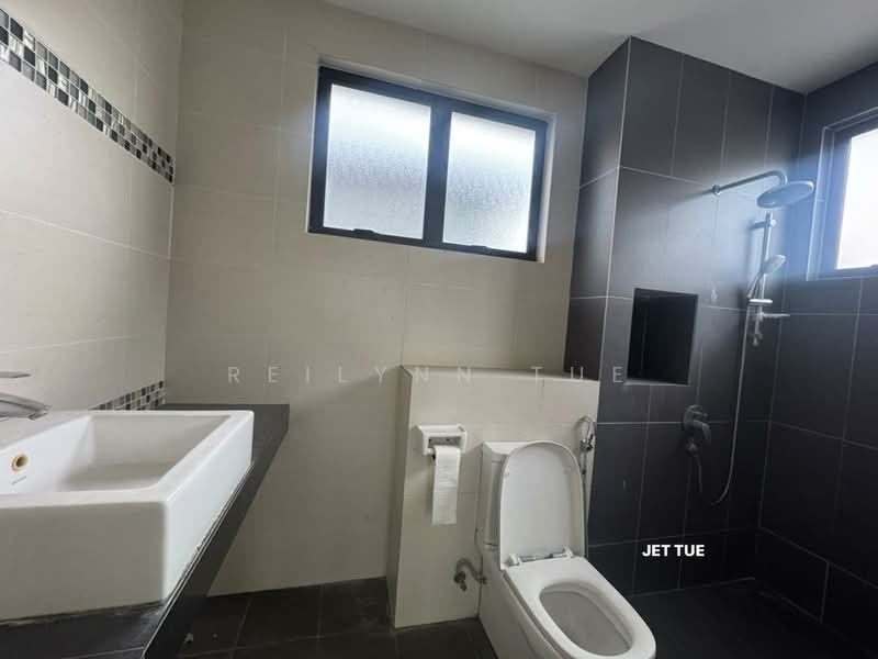 Semi-Detached House for Sale in Setia Utama (Setia Alam) - Reilynn Tue - Bathroom - PropertyGuru.com.my