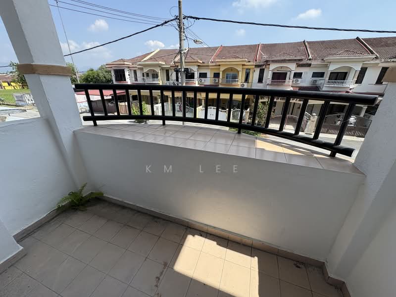 2-storey Terraced House for Sale in Taman Pinji Mewah (Ipoh) - KM Lee - Balcony - PropertyGuru.com.my