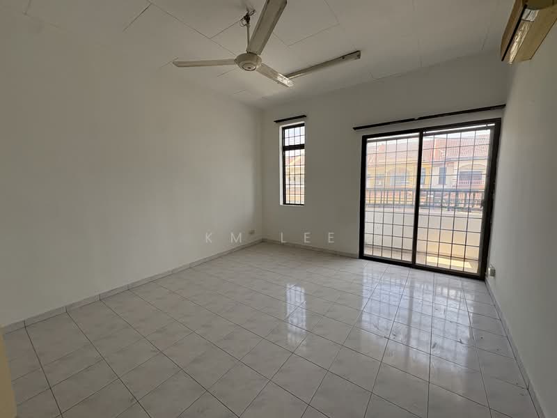 2-storey Terraced House for Sale in Taman Pinji Mewah (Ipoh) - KM Lee - Living Room - PropertyGuru.com.my