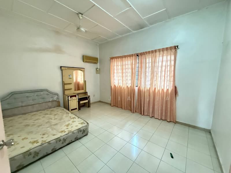 Rumah Teres 2 Tingkat untuk Dijual di Taman Pelangi (Johor Bahru) - Chew Jia Jia - Bedroom - PropertyGuru.com.my