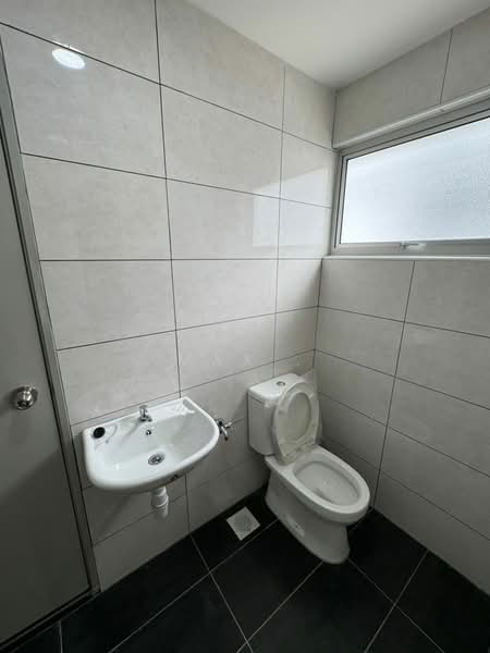 2-storey Terraced House for Sale in Bukit Rahman Putra (Sungai Buloh) - Max . - Bathroom - PropertyGuru.com.my