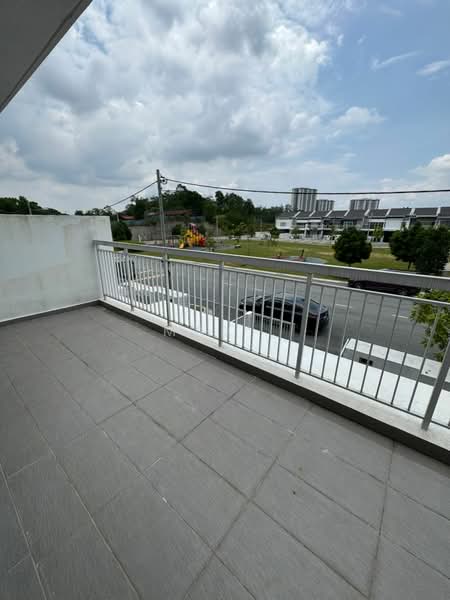 2-storey Terraced House for Sale in Bukit Rahman Putra (Sungai Buloh) - Max . - Balcony - PropertyGuru.com.my