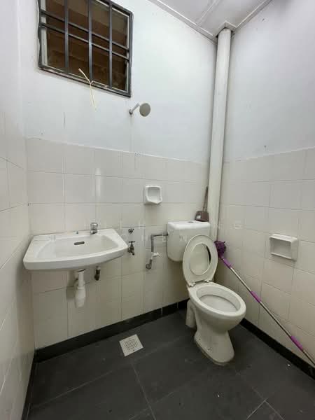 Pangsapuri untuk Dijual di Sri Bayu - Shieh Long Chen - Bathroom - PropertyGuru.com.my