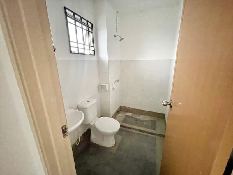 2-storey Terraced House for Sale in Taman Tasik Puchong (Puchong) - Mohd Redzuan - Bathroom - PropertyGuru.com.my