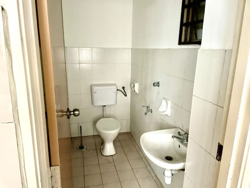 2-storey Terraced House for Sale in Taman Tasik Puchong (Puchong) - Mohd Redzuan - Bathroom - PropertyGuru.com.my