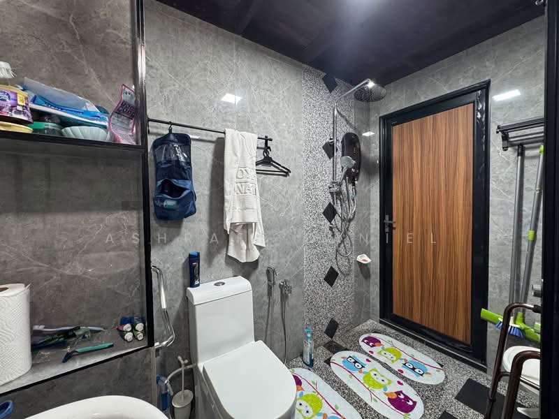 Bungalow for Sale in Kota Emerald (Rawang) - Ashraff Daniel - Bathroom - PropertyGuru.com.my