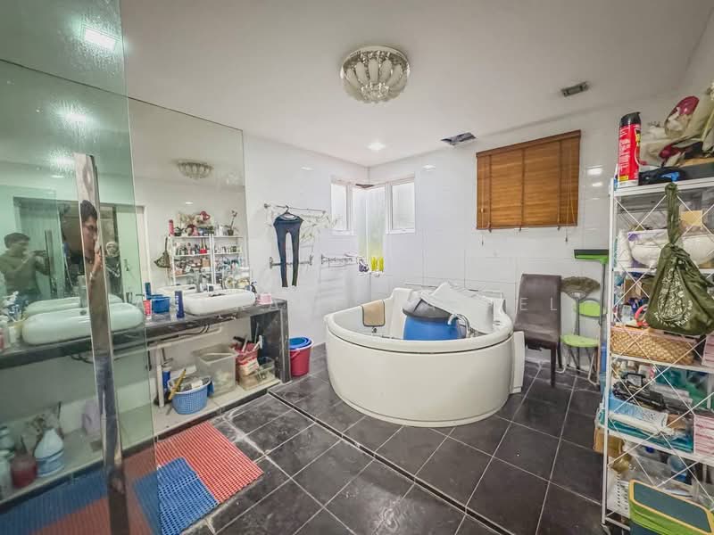 Bungalow for Sale in Kota Emerald (Rawang) - Ashraff Daniel - Bathroom - PropertyGuru.com.my