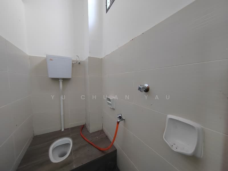 Factory for Rent in Rembia (Melaka) - Yu Chuan Yau - Bathroom - PropertyGuru.com.my