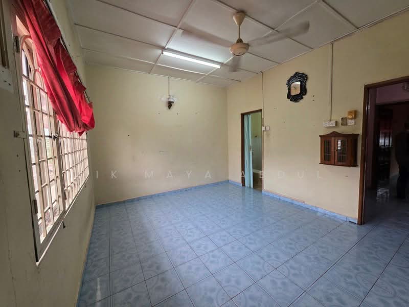 2-storey Terraced House for Sale in Selayang (Selangor) - Cik Maya Abdul - Living Room - PropertyGuru.com.my