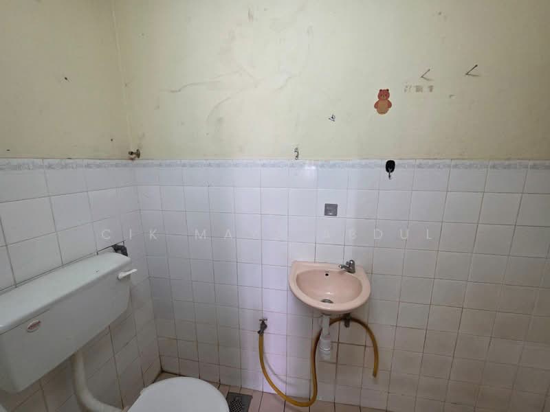2-storey Terraced House for Sale in Selayang (Selangor) - Cik Maya Abdul - Bathroom - PropertyGuru.com.my