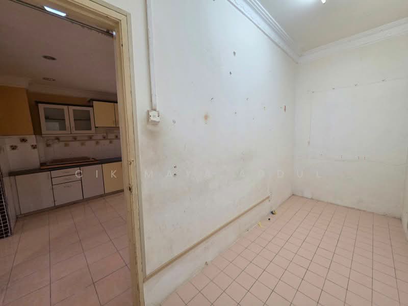 2-storey Terraced House for Sale in Selayang (Selangor) - Cik Maya Abdul - Kitchen - PropertyGuru.com.my