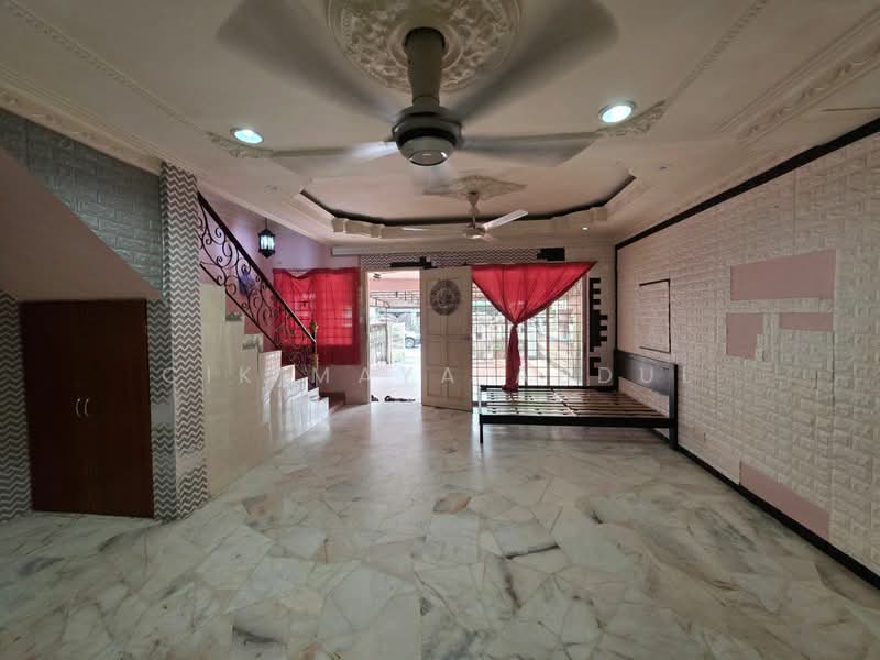 2-storey Terraced House for Sale in Selayang (Selangor) - Cik Maya Abdul - Living Room - PropertyGuru.com.my