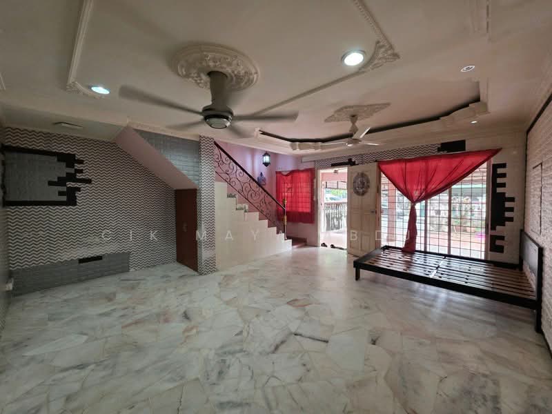 2-storey Terraced House for Sale in Selayang (Selangor) - Cik Maya Abdul - Living Room - PropertyGuru.com.my