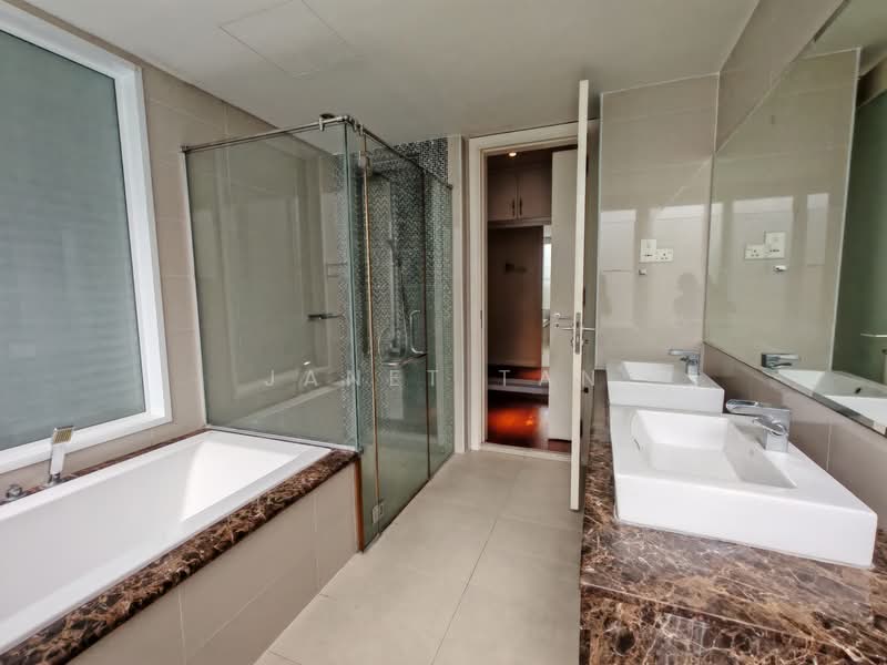 Townhouse for Sale in Putra Heights (Subang Jaya) - Janet Tan - Master bedroom ensuite bathroom - PropertyGuru.com.my