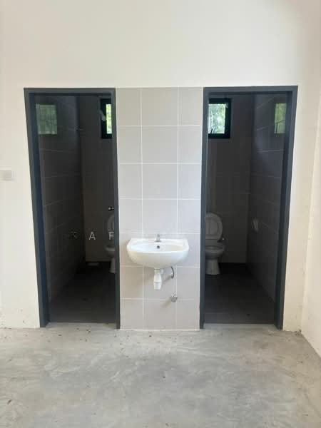 Cluster Factory for Rent in Eco Business Park V (Puncak Alam) - Afiqah . - Bathroom - PropertyGuru.com.my