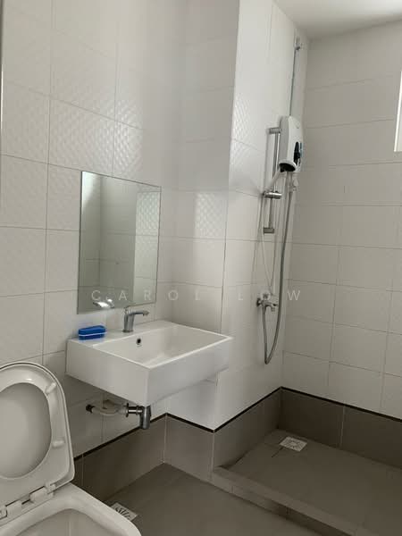Service Residence for Sale at Seasons Amara Larkin - Carol Low - Bathroom - PropertyGuru.com.my